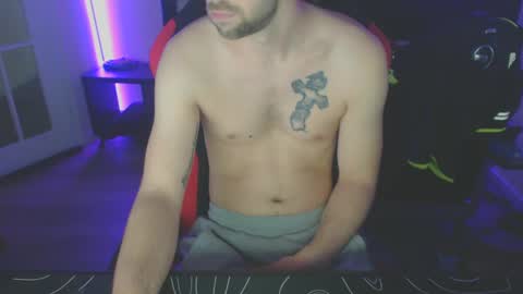 Snapshot of boy_t0y89 chatting on February 5, 7:29 am boy_t0y89 online show from February 5, 7:29 am