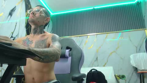 boy_tatto777 online show from September 22, 3:55 pm