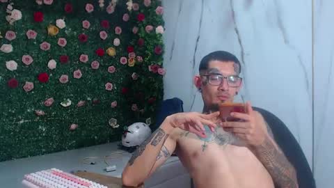 boy_tatto777 online show from April 29, 4:44 pm