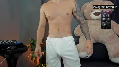 Snapshot of boyc02_ chatting on February 14, 10:49 am boyc02_ online show from February 14, 10:49 am