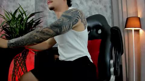 Snapshot of boyc02_ chatting on October 5, 10:47 pm boyc02_ online show from October 5, 10:47 pm