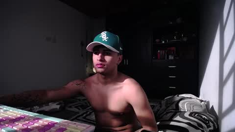 miguel  online show from February 4, 9:21 pm