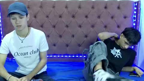 Snapshot of boys_hotparty chatting on December 27, 1:39 pm ALEX - TAYLER -MIKE online show from December 27, 1:39 pm
