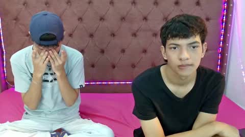 Snapshot of boys_hotparty chatting on December 17, 1:49 pm ALEX - TAYLER -MIKE online show from December 17, 1:49 pm