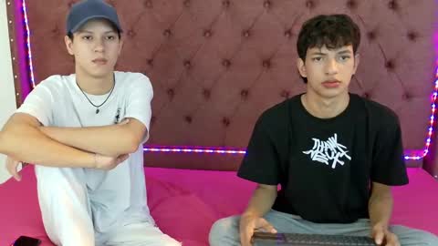 Snapshot of boys_hotparty chatting on December 18, 1:56 pm ALEX - TAYLER -MIKE online show from December 18, 1:56 pm