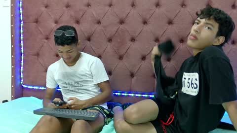 Snapshot of boys_hotparty chatting on February 6, 1:54 pm ALEX - TAYLER -MIKE online show from February 6, 1:54 pm