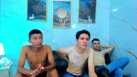 boys_twink69 online show from May 1, 6:21 pm