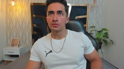 Snapshot of brad_summer chatting on January 22, 5:17 pm brad summer online show from January 22, 5:17 pm