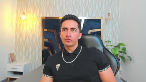 Snapshot of brad_summer chatting on January 21, 6:00 pm brad summer online show from January 21, 6:00 pm