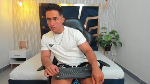Snapshot of brad_summer chatting on January 27, 5:37 pm brad summer online show from January 27, 5:37 pm