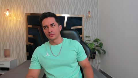 Snapshot of brad_summer chatting on January 25, 5:19 pm brad summer online show from January 25, 5:19 pm