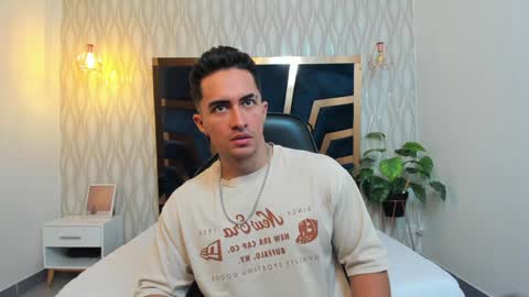 Snapshot of brad_summer chatting on January 28, 5:24 pm brad summer online show from January 28, 5:24 pm