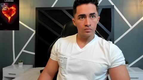 Snapshot of brad_summer chatting on February 7, 5:29 pm brad summer online show from February 7, 5:29 pm