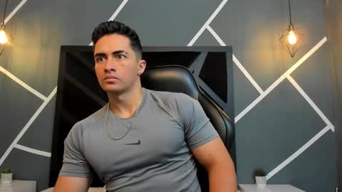 Snapshot of brad_summer chatting on February 10, 5:19 pm brad summer online show from February 10, 5:19 pm