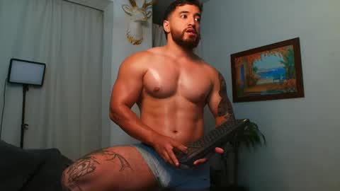 Bradley Martinez online show from April 22, 11:20 pm