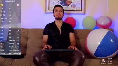 Snapshot of bradleycolton chatting on December 24, 12:44 pm Bradley Colton Independ Model online show from December 24, 12:44 pm