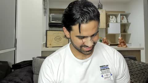 Snapshot of bradleymartin7 chatting on December 20, 1:14 am bradleymartin7 online show from December 20, 1:14 am