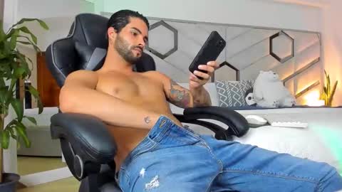 Snapshot of brandonandnat chatting on December 9, 9:01 pm Brandon and Nath online show from December 9, 9:01 pm