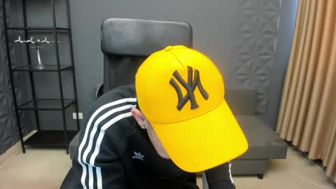 Snapshot of brandontatex chatting on October 13, 10:54 am BrandonTateX online show from October 13, 10:54 am