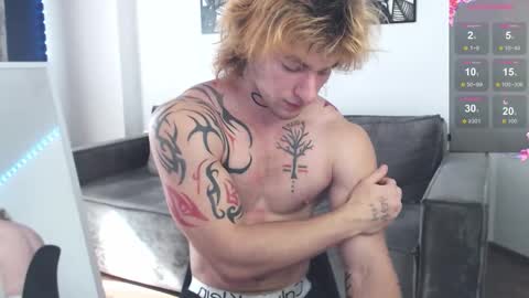 Snapshot of brendan__piks chatting on October 17, 9:13 am brendan__piks online show from October 17, 9:13 am