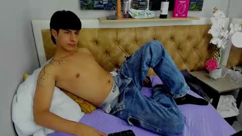 Snapshot of brent18_ chatting on September 21, 2:12 am Esteban online show from September 21, 2:12 am