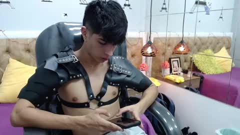 Snapshot of brent18_ chatting on February 19, 12:46 am Esteban online show from February 19, 12:46 am