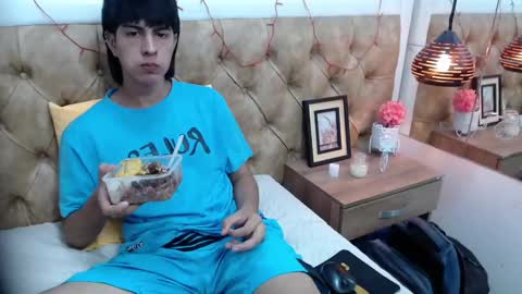 Snapshot of brent18_ chatting on February 15, 1:43 am Esteban online show from February 15, 1:43 am