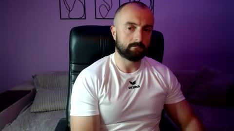 brindlefly69 online show from June 20, 4:01 pm