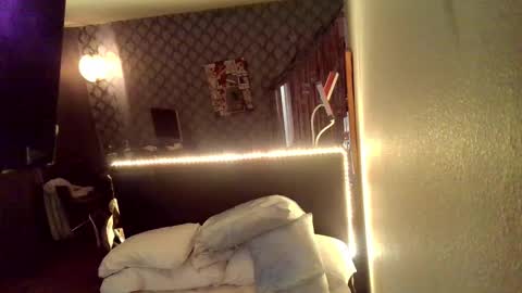 broncobilly429 online show from December 3, 2:23 pm