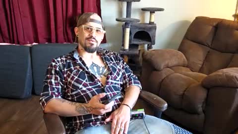 brownboyt online show from March 25, 4:33 pm