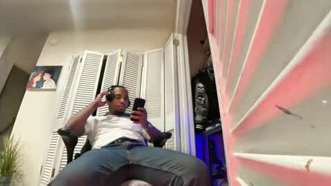 Brownskinshortyy online show from April 12, 1:53 am