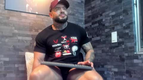 brucedallas online show from June 7, 11:44 pm