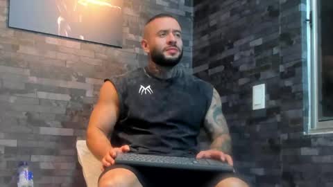 brucedallas online show from April 19, 3:39 am