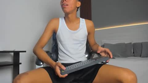 Luis online show from December 3, 3:34 am