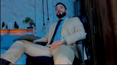 Snapshot of bruno_woods chatting on December 11, 2:06 pm Andres Suarez online show from December 11, 2:06 pm