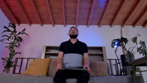 Andres Suarez online show from April 25, 12:08 pm