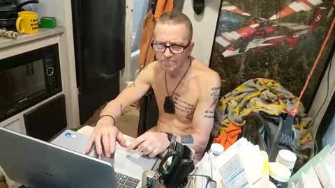 Steve... aka SkinnieDippin aka TimberTramp online show from March 3, 5:53 pm