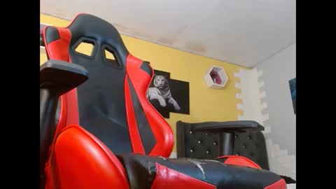 Snapshot of bull_cam chatting on October 16, 9:12 pm bull_cam online show from October 16, 9:12 pm