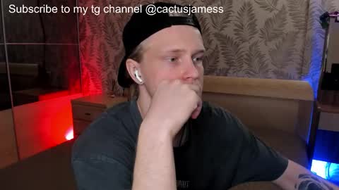 Snapshot of cactusjames_69 chatting on October 2, 1:20 am James online show from October 2, 1:20 am