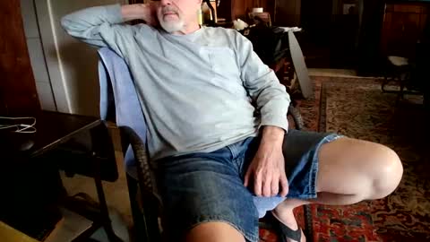 Snapshot of cali1962 chatting on February 19, 7:48 pm Cal online show from February 19, 7:48 pm