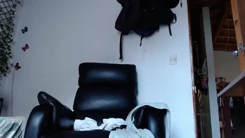 Snapshot of calioppe_10 chatting on December 11, 1:00 pm Calioppe 10 online show from December 11, 1:00 pm