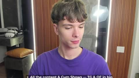 Hey I am Calvin  online show from May 3, 5:26 pm
