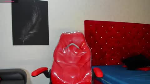 Snapshot of cam_brown chatting on October 17, 4:38 am online show from October 17, 4:38 am