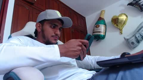 camilo_contre21 online show from July 22, 7:28 pm