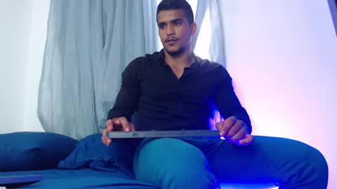 camilo_contre21 online show from February 28, 9:33 pm