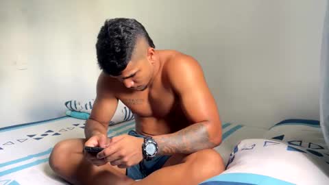 camilo_contre21 online show from January 23, 8:35 pm