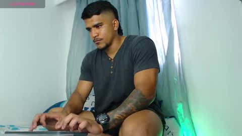 camilo_contre21 online show from December 21, 9:15 pm