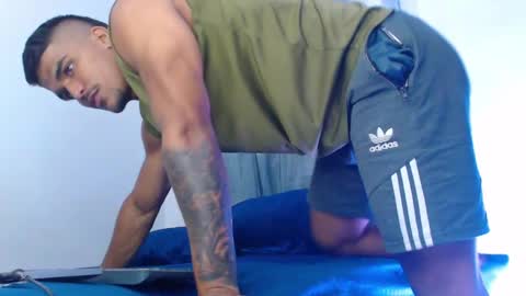 camilo_contre21 online show from March 3, 8:39 pm