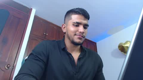 camilo_contre21 online show from June 9, 7:59 pm