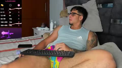   INDEPENDENT MODEL online show from September 18, 5:31 am